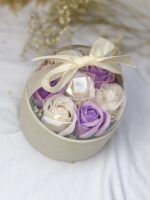 Flower box kopułka z różami mydlanymi- BIAŁO FIOLETOWE